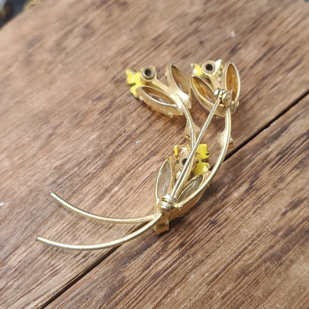 B817 unsigned juliana brooch sunny‎ meadow golden light